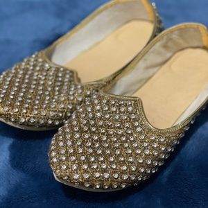 Traditional men’s Indian wedding shoes